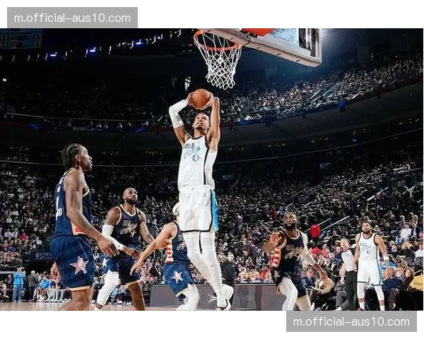 文班亚马防守效率104.2冠绝内线 场均2.5盖帽护筐威慑力十足 文班亚马防守效率104.2冠绝内线 场均2.5盖帽护筐威慑力十足